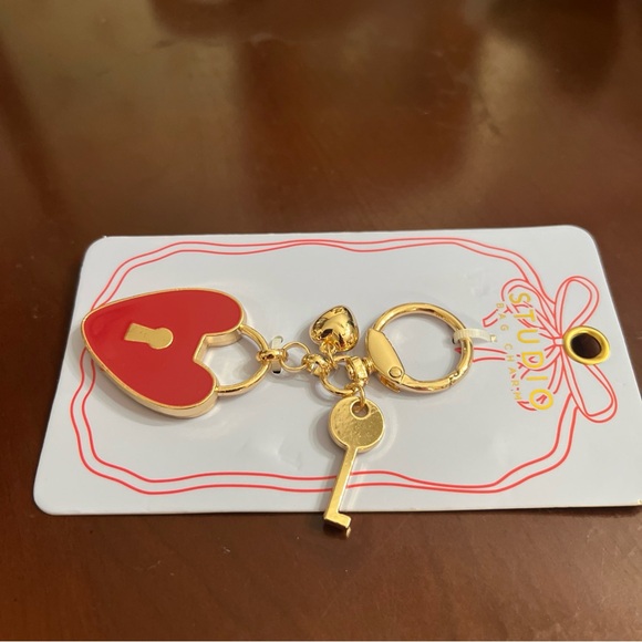 Studio Heart&Lock Keychain - Picture 5 of 5
